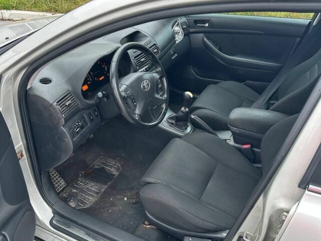 Серый Тойота Авенсис, объемом двигателя 2 л и пробегом 358 тыс. км за 2650 $, фото 5 на Automoto.ua