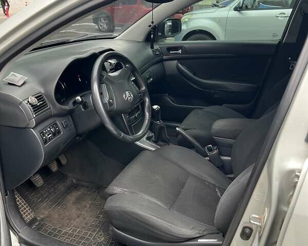 Серый Тойота Авенсис, объемом двигателя 1.8 л и пробегом 270 тыс. км за 5400 $, фото 9 на Automoto.ua