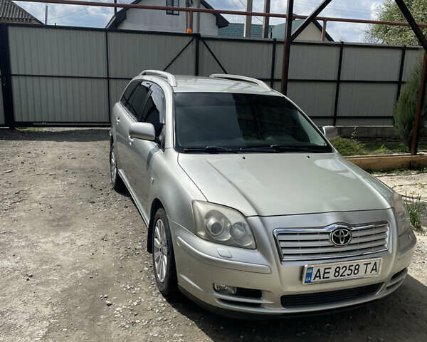 Серый Тойота Авенсис, объемом двигателя 1.8 л и пробегом 211 тыс. км за 6400 $, фото 2 на Automoto.ua
