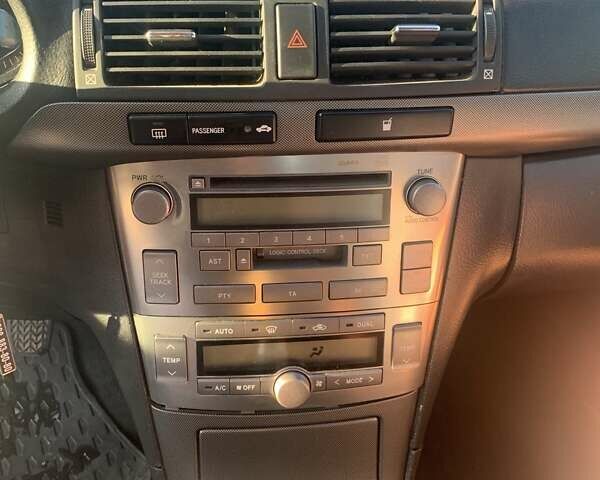 Сірий Тойота Авенсіс, об'ємом двигуна 1.8 л та пробігом 290 тис. км за 5000 $, фото 9 на Automoto.ua