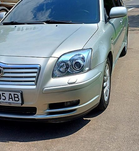 Серый Тойота Авенсис, объемом двигателя 2 л и пробегом 340 тыс. км за 6300 $, фото 2 на Automoto.ua