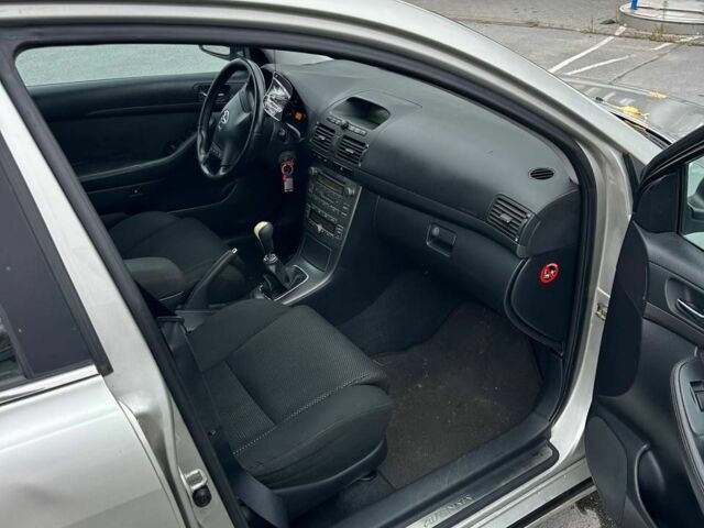 Серый Тойота Авенсис, объемом двигателя 2 л и пробегом 358 тыс. км за 2650 $, фото 3 на Automoto.ua