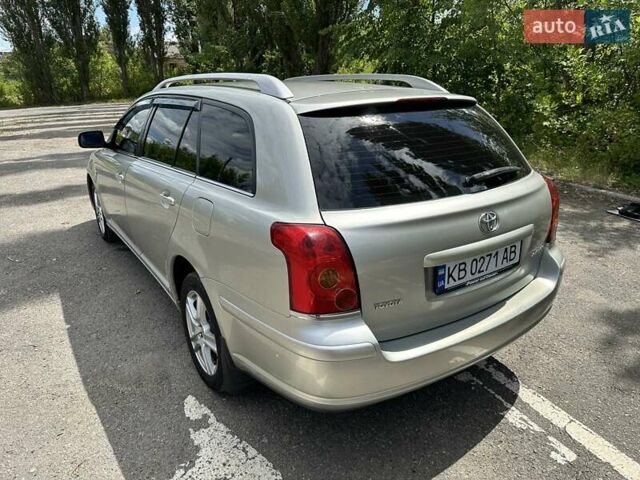 Серый Тойота Авенсис, объемом двигателя 1.8 л и пробегом 257 тыс. км за 5400 $, фото 1 на Automoto.ua