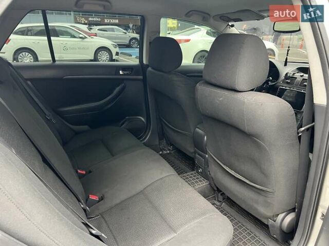 Серый Тойота Авенсис, объемом двигателя 1.8 л и пробегом 270 тыс. км за 5400 $, фото 6 на Automoto.ua