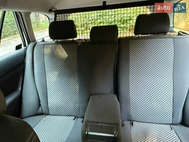 Серый Тойота Авенсис, объемом двигателя 2 л и пробегом 330 тыс. км за 4900 $, фото 3 на Automoto.ua