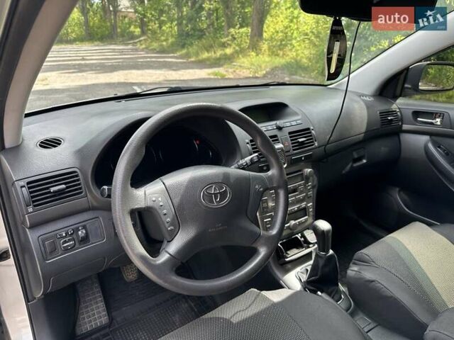 Серый Тойота Авенсис, объемом двигателя 1.8 л и пробегом 257 тыс. км за 5400 $, фото 9 на Automoto.ua