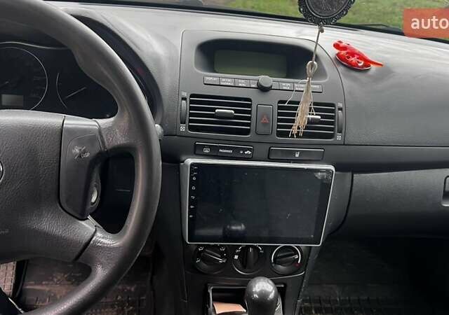 Серый Тойота Авенсис, объемом двигателя 1.6 л и пробегом 373 тыс. км за 5600 $, фото 6 на Automoto.ua