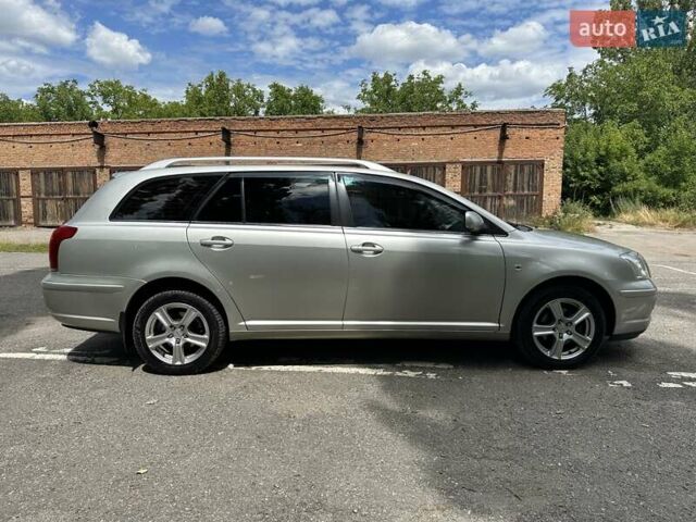 Серый Тойота Авенсис, объемом двигателя 1.8 л и пробегом 257 тыс. км за 5400 $, фото 3 на Automoto.ua