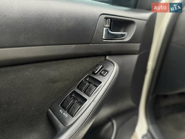 Серый Тойота Авенсис, объемом двигателя 2 л и пробегом 400 тыс. км за 4850 $, фото 18 на Automoto.ua