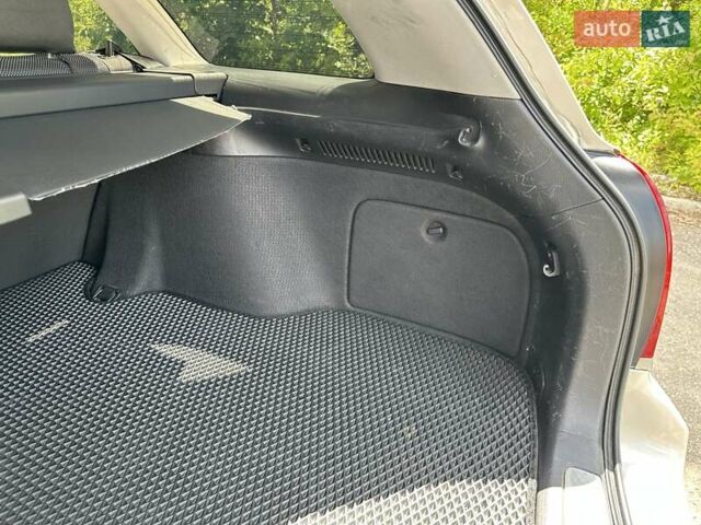 Серый Тойота Авенсис, объемом двигателя 1.8 л и пробегом 257 тыс. км за 5400 $, фото 19 на Automoto.ua