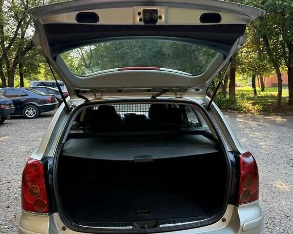 Серый Тойота Авенсис, объемом двигателя 2 л и пробегом 330 тыс. км за 4900 $, фото 6 на Automoto.ua