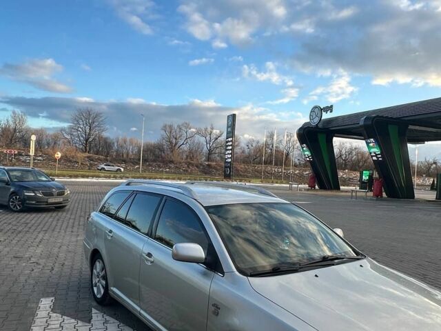 Серый Тойота Авенсис, объемом двигателя 2.01 л и пробегом 425 тыс. км за 4500 $, фото 3 на Automoto.ua