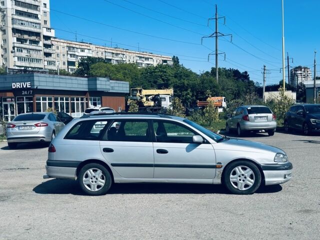 Серый Тойота Авенсис, объемом двигателя 2 л и пробегом 350 тыс. км за 1399 $, фото 3 на Automoto.ua