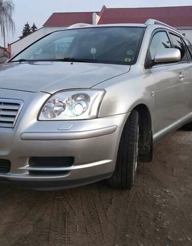 Серый Тойота Авенсис, объемом двигателя 1.6 л и пробегом 373 тыс. км за 5600 $, фото 1 на Automoto.ua