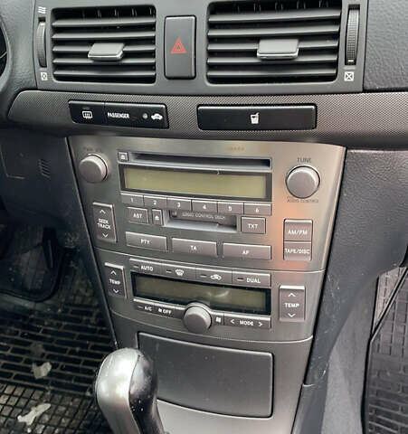 Серый Тойота Авенсис, объемом двигателя 1.8 л и пробегом 211 тыс. км за 6400 $, фото 9 на Automoto.ua