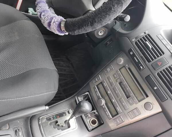 Серый Тойота Авенсис, объемом двигателя 1.79 л и пробегом 222 тыс. км за 4500 $, фото 3 на Automoto.ua