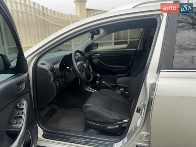 Серый Тойота Авенсис, объемом двигателя 2 л и пробегом 400 тыс. км за 4850 $, фото 16 на Automoto.ua