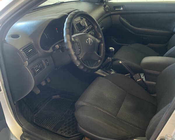 Серый Тойота Авенсис, объемом двигателя 2 л и пробегом 362 тыс. км за 6100 $, фото 6 на Automoto.ua
