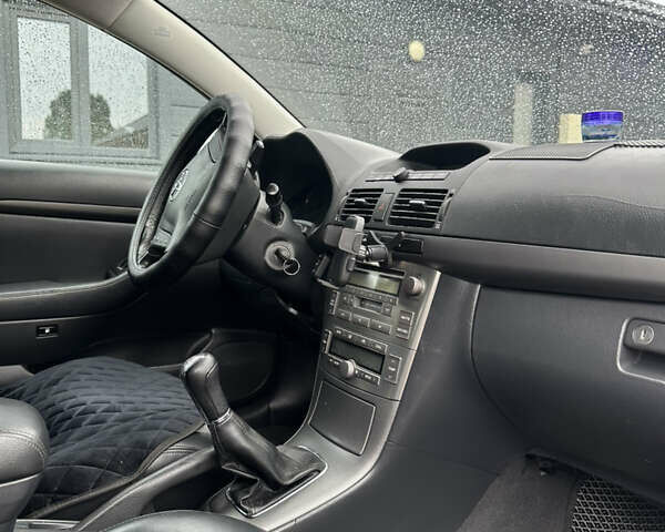 Серый Тойота Авенсис, объемом двигателя 2 л и пробегом 251 тыс. км за 5300 $, фото 12 на Automoto.ua