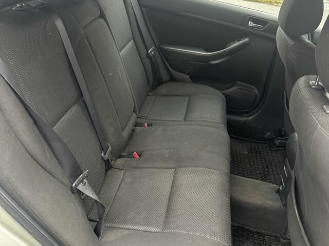 Серый Тойота Авенсис, объемом двигателя 2 л и пробегом 300 тыс. км за 2900 $, фото 17 на Automoto.ua