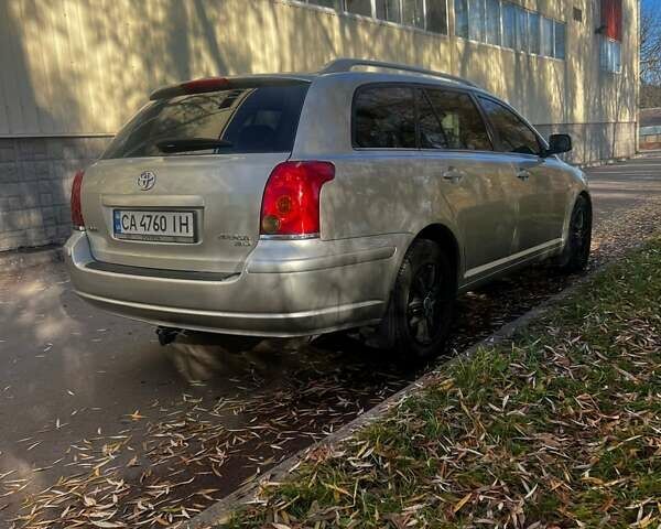 Серый Тойота Авенсис, объемом двигателя 2 л и пробегом 350 тыс. км за 4500 $, фото 2 на Automoto.ua