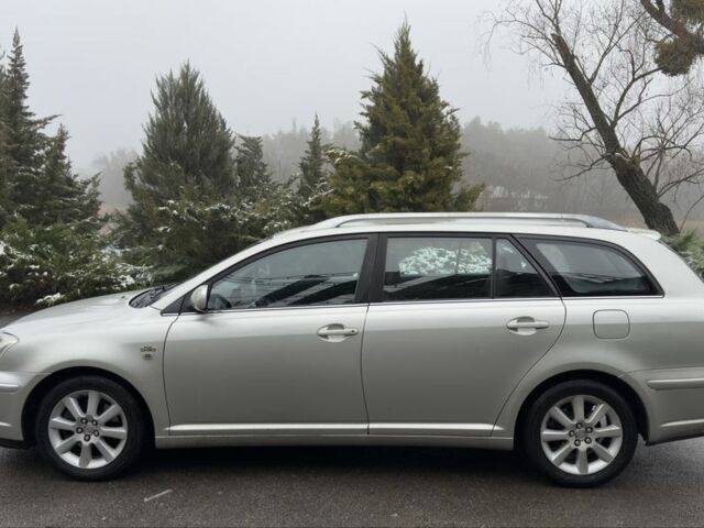 Серый Тойота Авенсис, объемом двигателя 2 л и пробегом 300 тыс. км за 3390 $, фото 7 на Automoto.ua