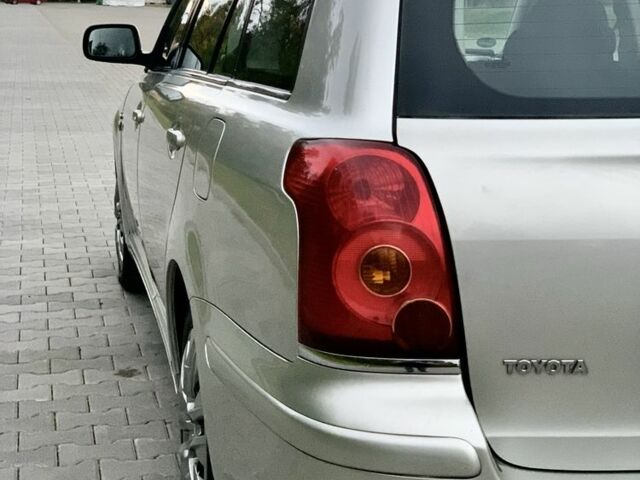 Серый Тойота Авенсис, объемом двигателя 2 л и пробегом 224 тыс. км за 4900 $, фото 9 на Automoto.ua