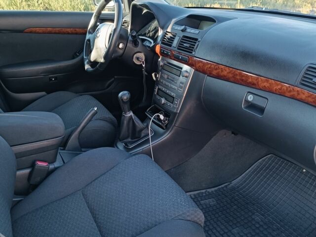 Серый Тойота Авенсис, объемом двигателя 2 л и пробегом 294 тыс. км за 5000 $, фото 5 на Automoto.ua