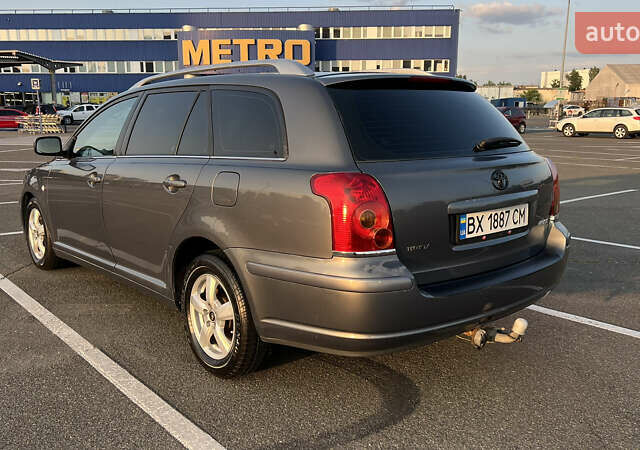 Серый Тойота Авенсис, объемом двигателя 1.79 л и пробегом 294 тыс. км за 4800 $, фото 2 на Automoto.ua