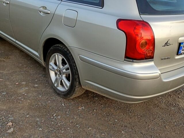 Серый Тойота Авенсис, объемом двигателя 2 л и пробегом 428 тыс. км за 4151 $, фото 2 на Automoto.ua