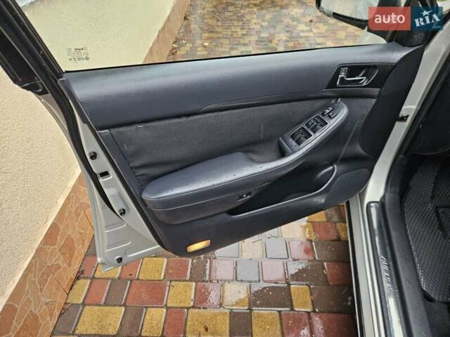 Серый Тойота Авенсис, объемом двигателя 2 л и пробегом 312 тыс. км за 4400 $, фото 29 на Automoto.ua