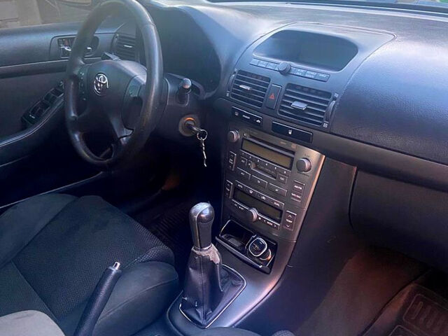 Серый Тойота Авенсис, объемом двигателя 2 л и пробегом 406 тыс. км за 4700 $, фото 3 на Automoto.ua