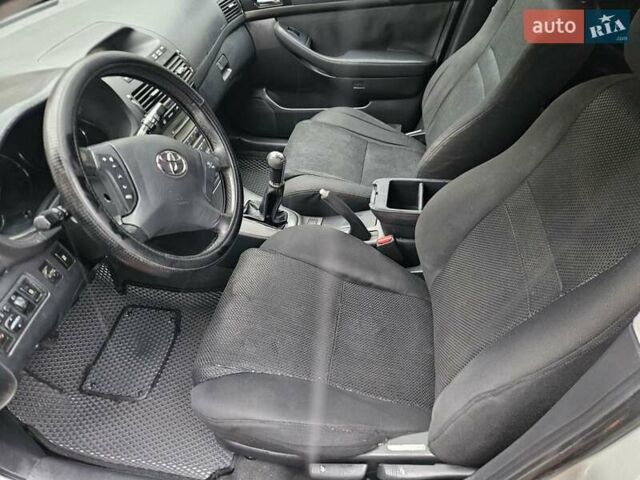 Серый Тойота Авенсис, объемом двигателя 2 л и пробегом 312 тыс. км за 4400 $, фото 31 на Automoto.ua