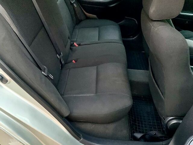 Серый Тойота Авенсис, объемом двигателя 2 л и пробегом 224 тыс. км за 4900 $, фото 12 на Automoto.ua