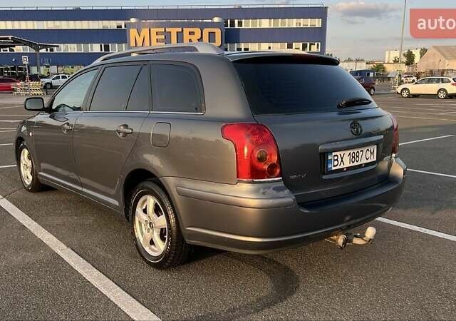 Серый Тойота Авенсис, объемом двигателя 1.8 л и пробегом 294 тыс. км за 5400 $, фото 3 на Automoto.ua