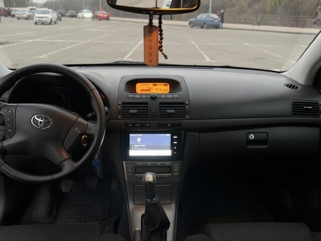 Серый Тойота Авенсис, объемом двигателя 1.8 л и пробегом 279 тыс. км за 6300 $, фото 1 на Automoto.ua