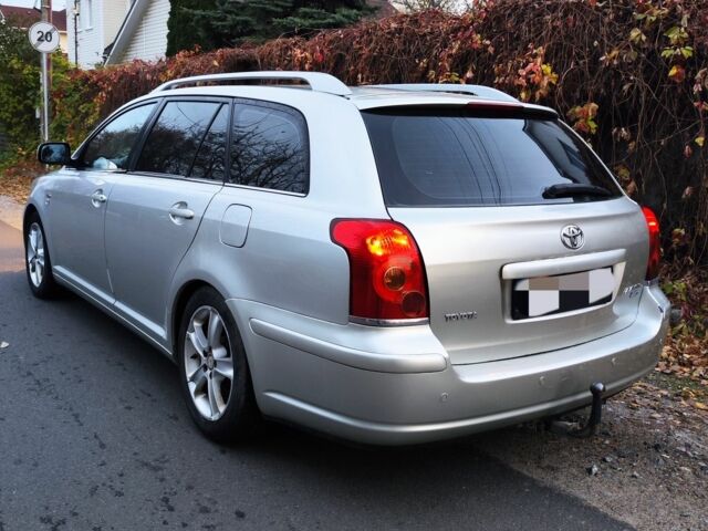 Серый Тойота Авенсис, объемом двигателя 2 л и пробегом 430 тыс. км за 2500 $, фото 2 на Automoto.ua