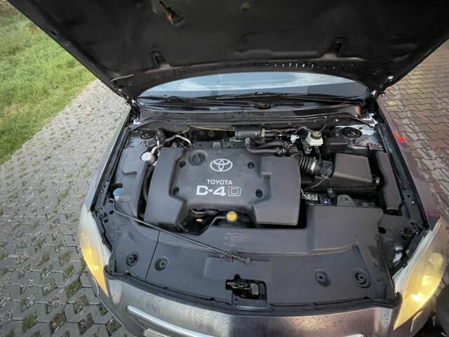 Серый Тойота Авенсис, объемом двигателя 2 л и пробегом 304 тыс. км за 1950 $, фото 7 на Automoto.ua