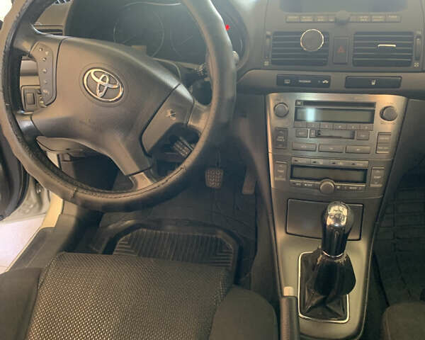 Серый Тойота Авенсис, объемом двигателя 2 л и пробегом 362 тыс. км за 6100 $, фото 7 на Automoto.ua