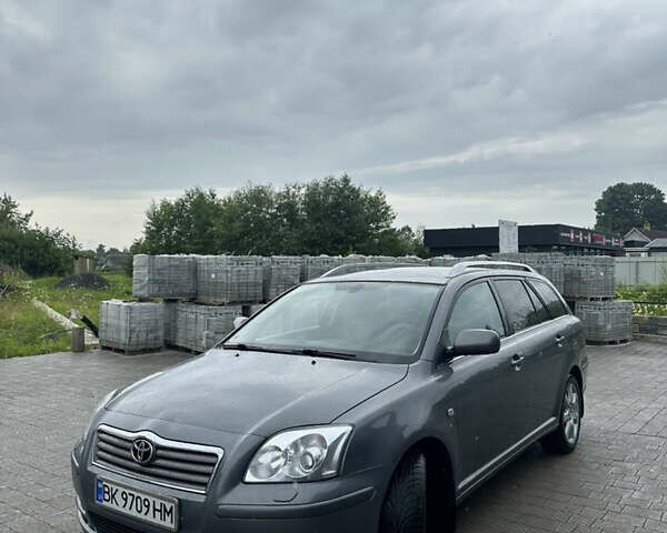 Серый Тойота Авенсис, объемом двигателя 2 л и пробегом 251 тыс. км за 5300 $, фото 2 на Automoto.ua