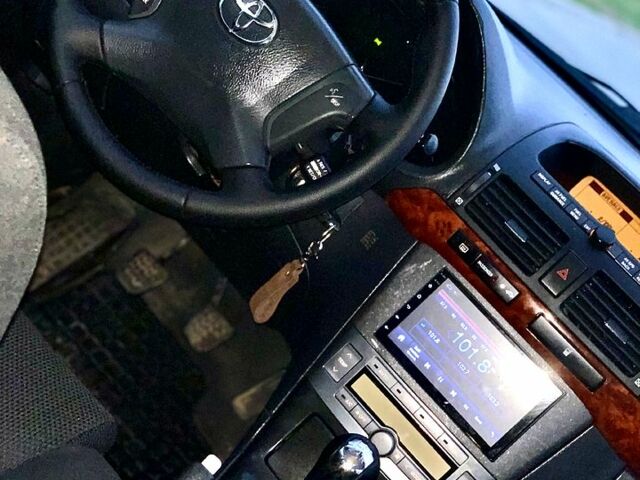 Серый Тойота Авенсис, объемом двигателя 2 л и пробегом 224 тыс. км за 4900 $, фото 9 на Automoto.ua