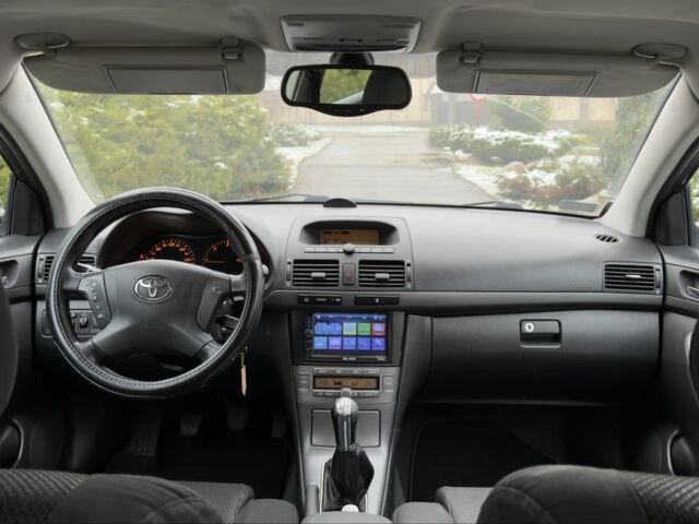 Серый Тойота Авенсис, объемом двигателя 2 л и пробегом 300 тыс. км за 3390 $, фото 9 на Automoto.ua