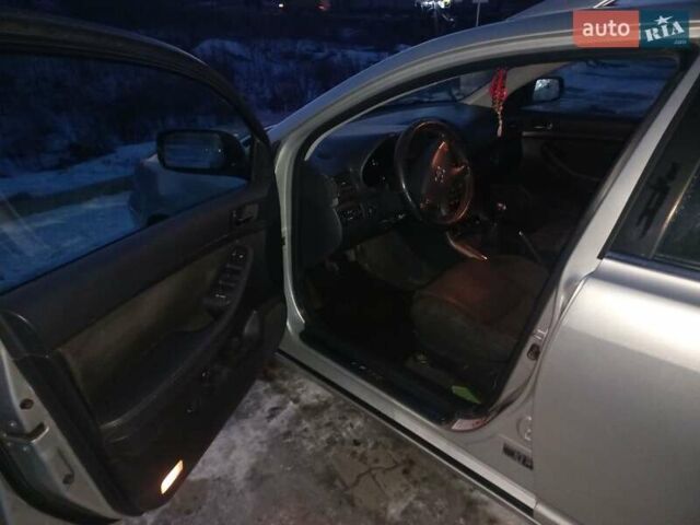 Серый Тойота Авенсис, объемом двигателя 1.8 л и пробегом 263 тыс. км за 7100 $, фото 7 на Automoto.ua