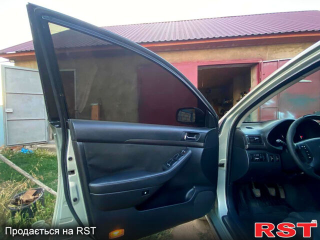 Серый Тойота Авенсис, объемом двигателя 2 л и пробегом 406 тыс. км за 4700 $, фото 9 на Automoto.ua