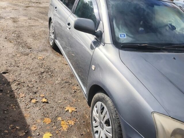 Серый Тойота Авенсис, объемом двигателя 2 л и пробегом 300 тыс. км за 2851 $, фото 2 на Automoto.ua