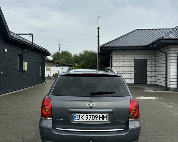 Серый Тойота Авенсис, объемом двигателя 2 л и пробегом 251 тыс. км за 5300 $, фото 5 на Automoto.ua