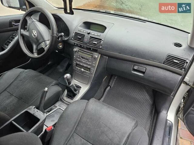 Серый Тойота Авенсис, объемом двигателя 2 л и пробегом 312 тыс. км за 4400 $, фото 18 на Automoto.ua