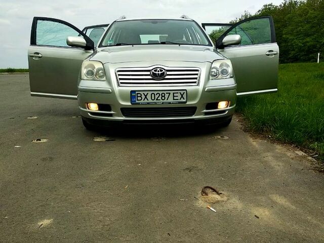 Серый Тойота Авенсис, объемом двигателя 1.8 л и пробегом 325 тыс. км за 4900 $, фото 1 на Automoto.ua