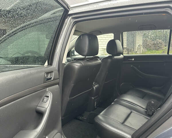 Серый Тойота Авенсис, объемом двигателя 2 л и пробегом 251 тыс. км за 5300 $, фото 13 на Automoto.ua