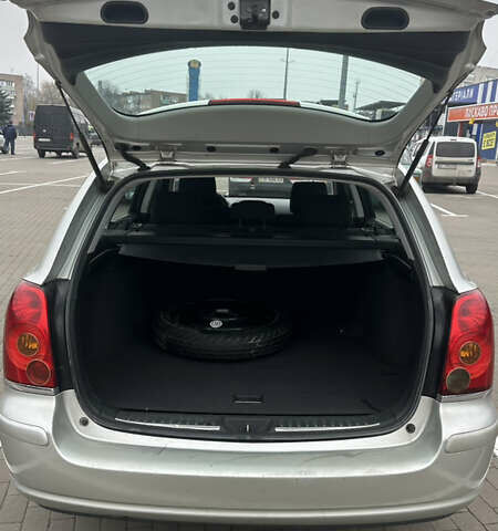 Сірий Тойота Авенсіс, об'ємом двигуна 1.8 л та пробігом 311 тис. км за 6100 $, фото 4 на Automoto.ua